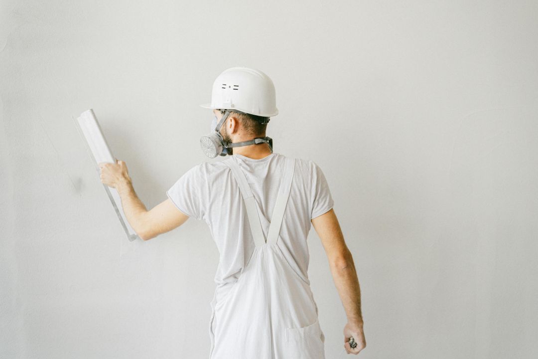 Professional plastering services in Oxfordshire by Wheatley Painter – smooth wall finish prepared for and decorating."
